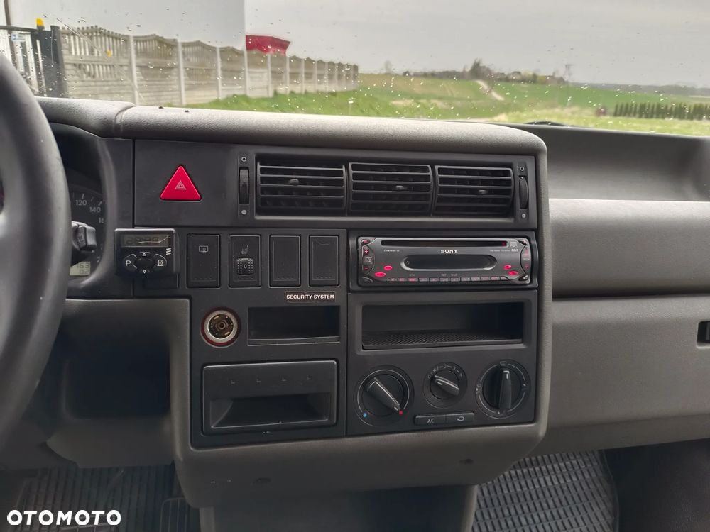 Volkswagen Transporter - 4