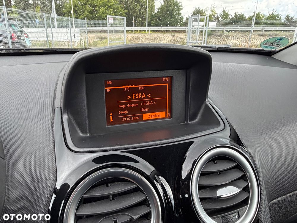 Opel Corsa 1.4 16V Color Edition - 18