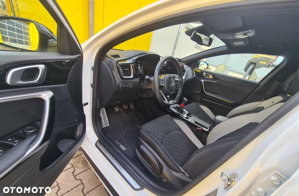 Kia ProCeed 1.4 T-GDI GT Line - 4