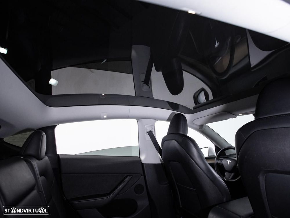 Tesla Model Y Performance Dual Motor AWD - 14
