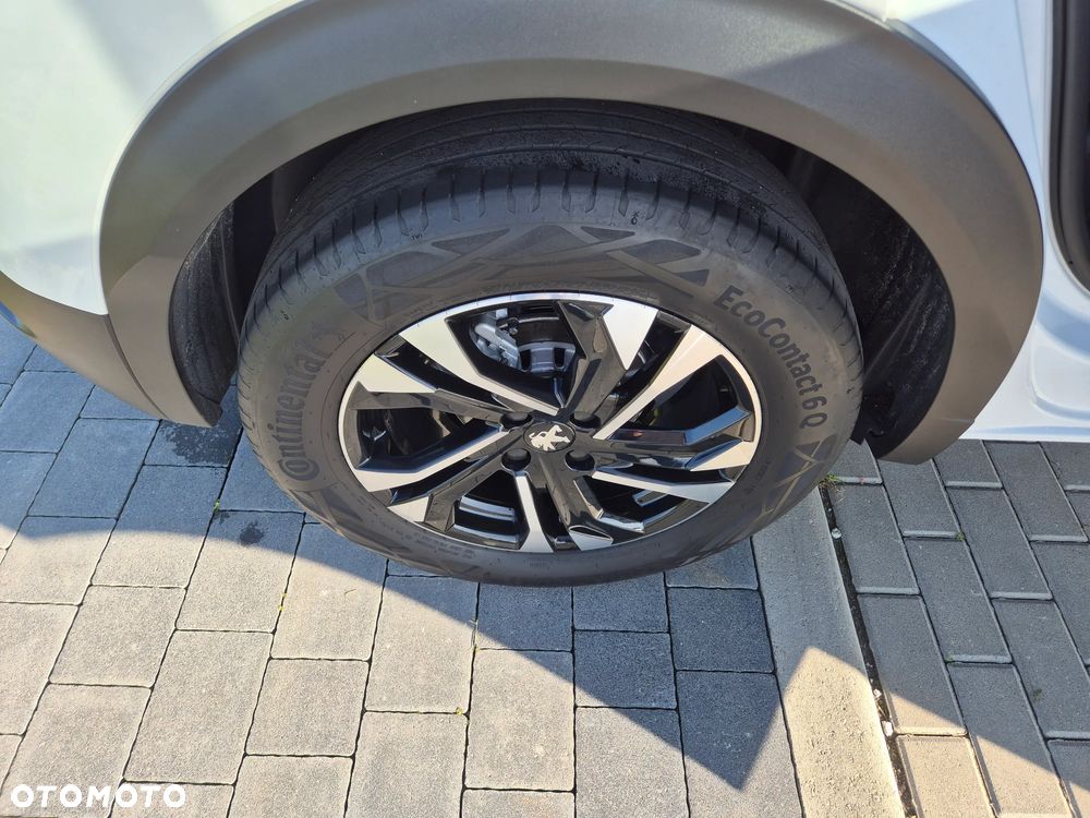 Peugeot 2008 PureTech 130 Allure S&S EAT8 - 6