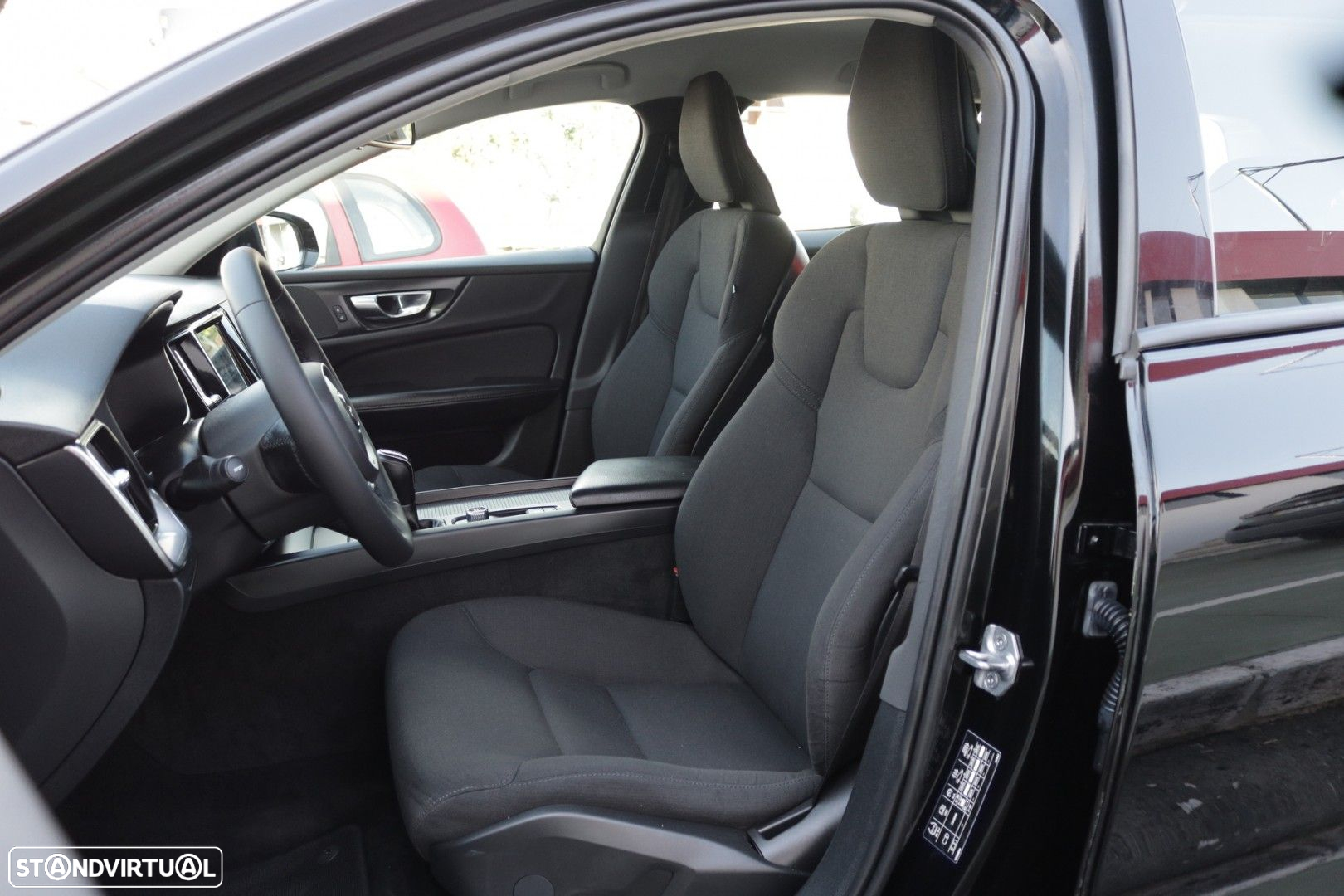 Volvo V60 2.0 D3 Momentum Core - 19