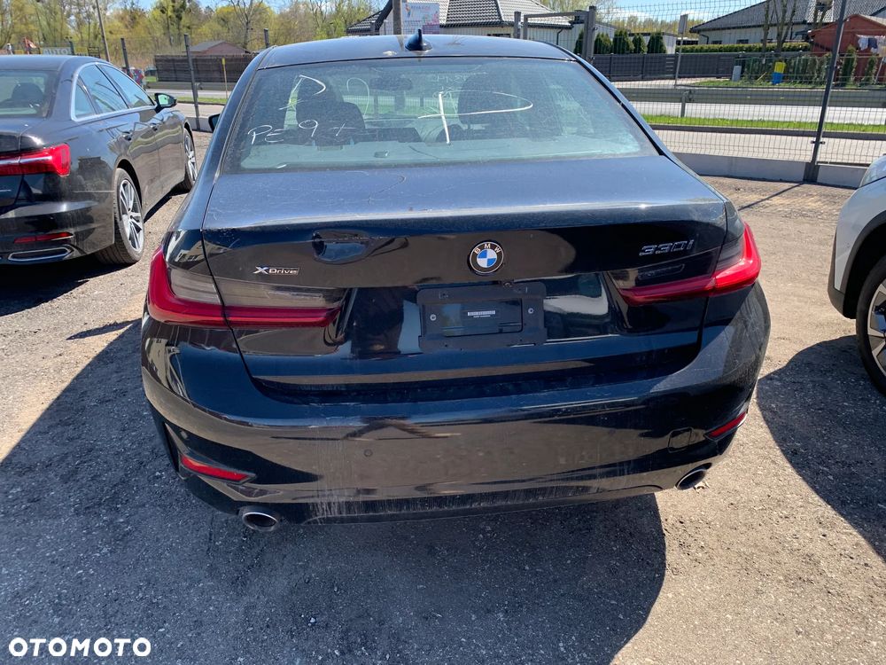 BMW Seria 3 330i xDrive - 6