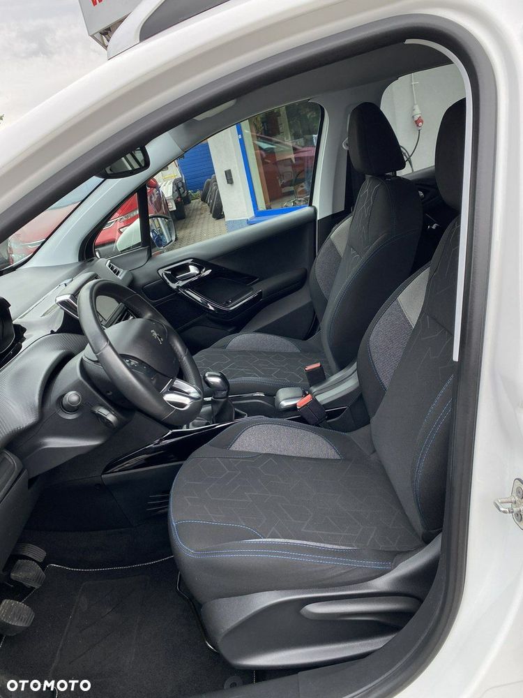 Peugeot 2008 1.5 BlueHDi Signature - 15