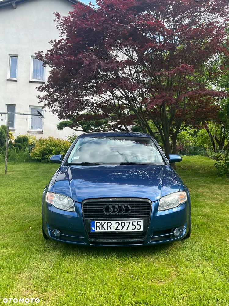 Audi A4 Limousine - 4