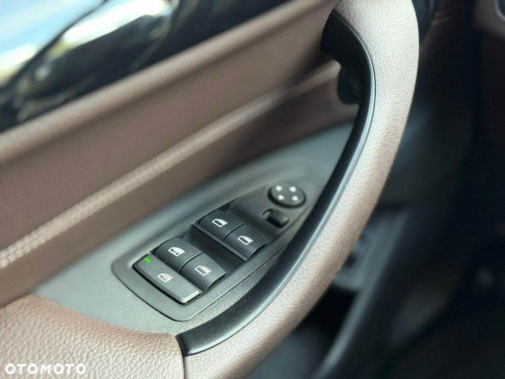 BMW X1 sDrive20i GPF xLine - 20