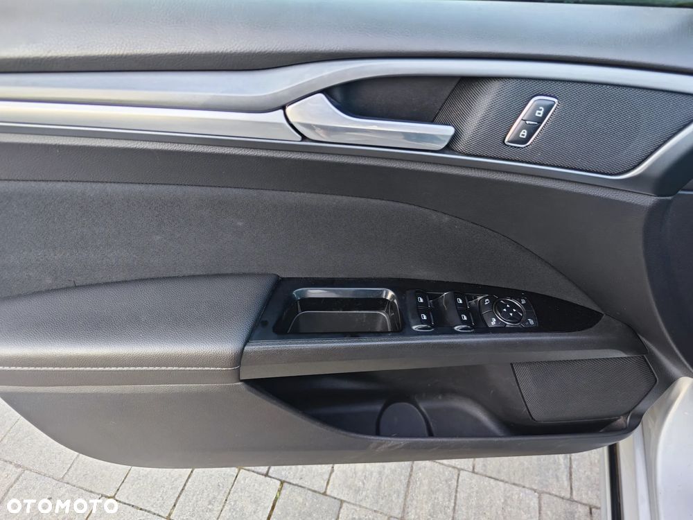 Ford Mondeo 2.0 TDCi Titanium PowerShift - 32