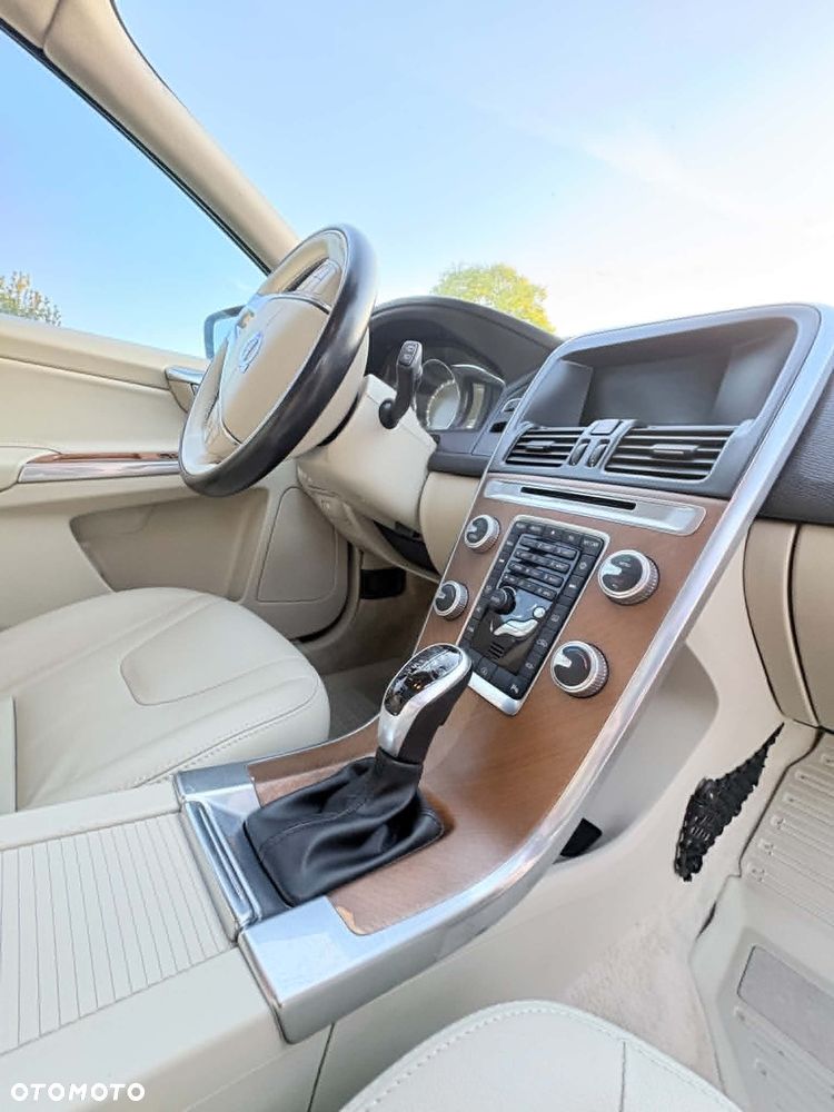 Volvo XC 60 T6 AWD Geartronic Momentum - 13
