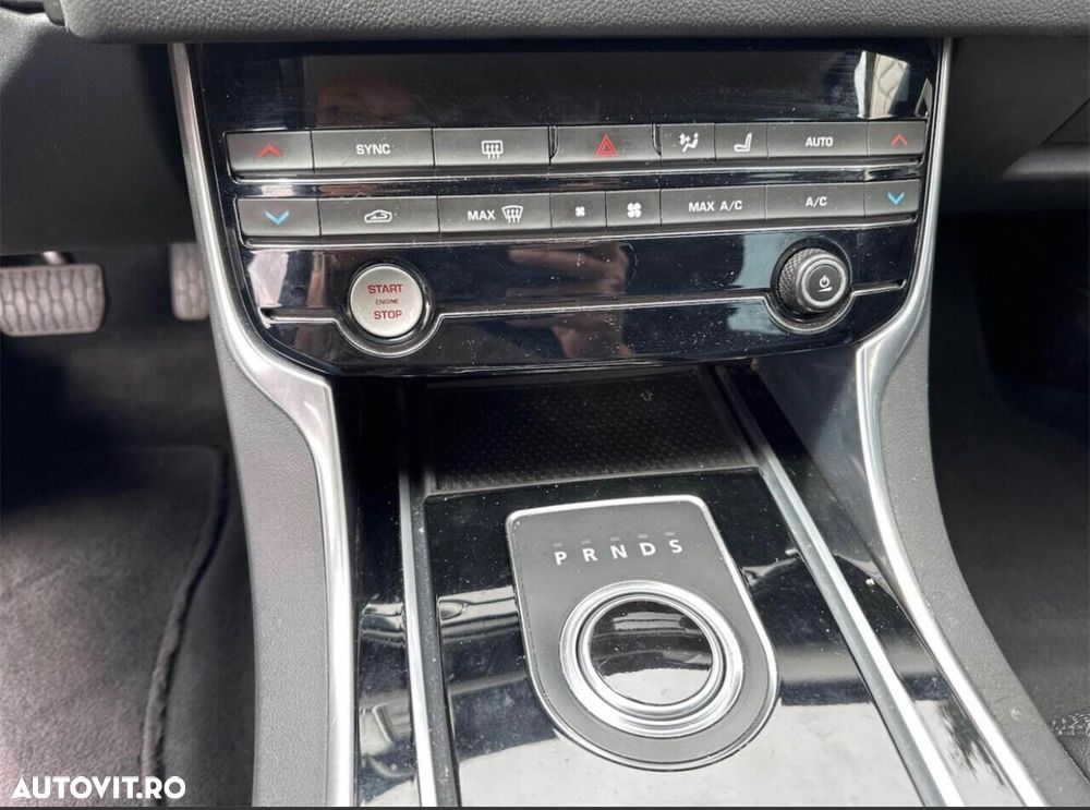 Jaguar XF 2.0 Portfolio - 10