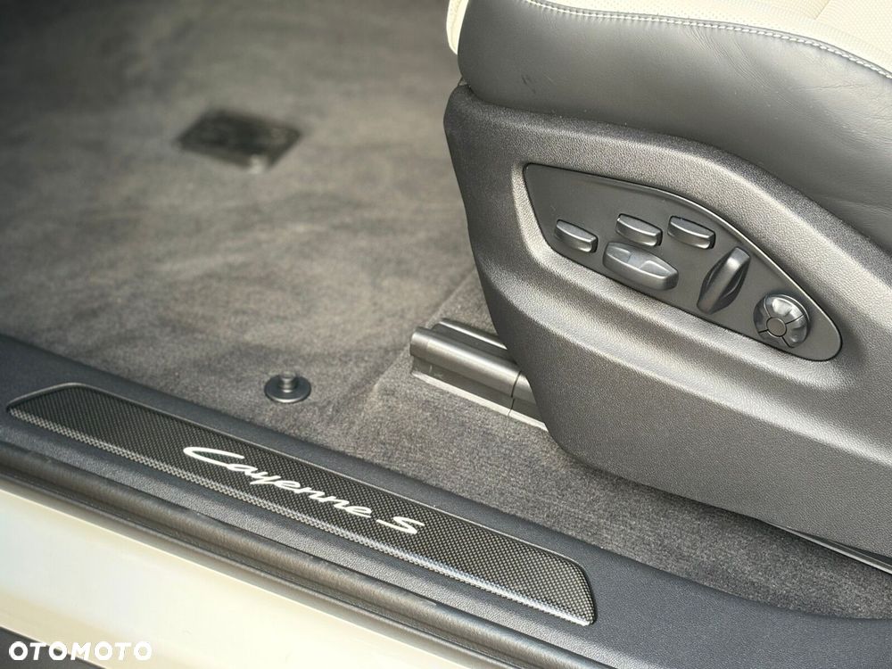 Porsche Cayenne - 20