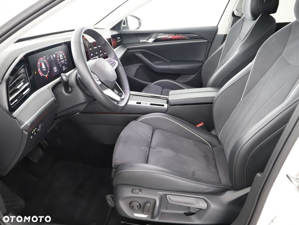 Volkswagen Passat Variant 2.0 TDI SCR Elegance DSG - 10