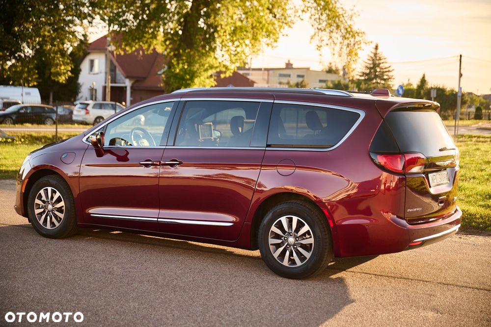 Chrysler Pacifica - 8