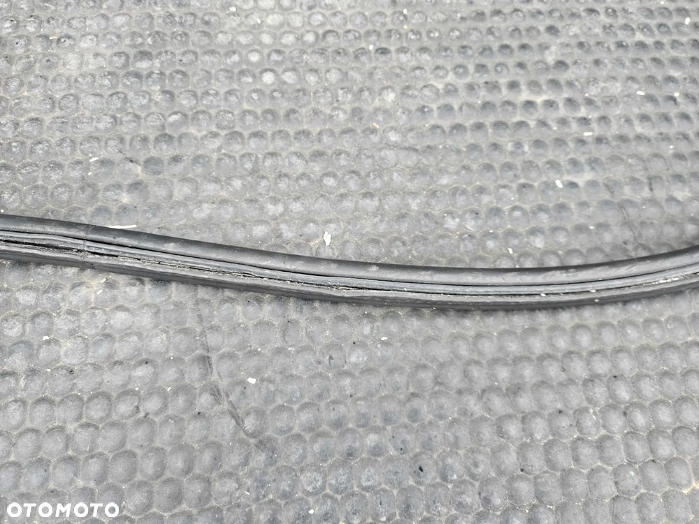 Uszczelka 7141890 Guma Pokrywy Klapy Bagaznika BMW 1 E87 E81 - 32