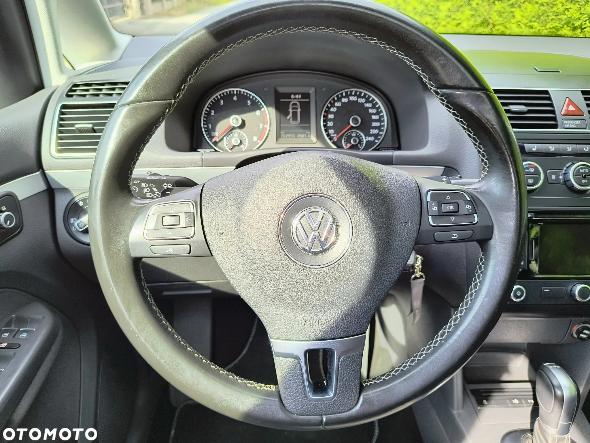 Volkswagen Touran 1.4 TSI DSG Cup - 22