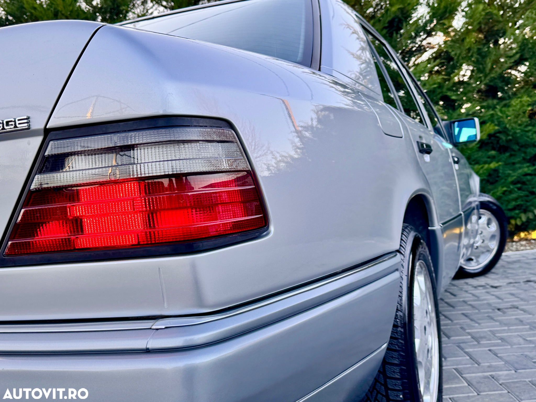 Mercedes-Benz W124 - 12