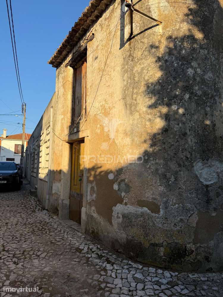 Moradia T1 para recuperar em Abrigada (Alenquer) - Grande imagem: 2/7
