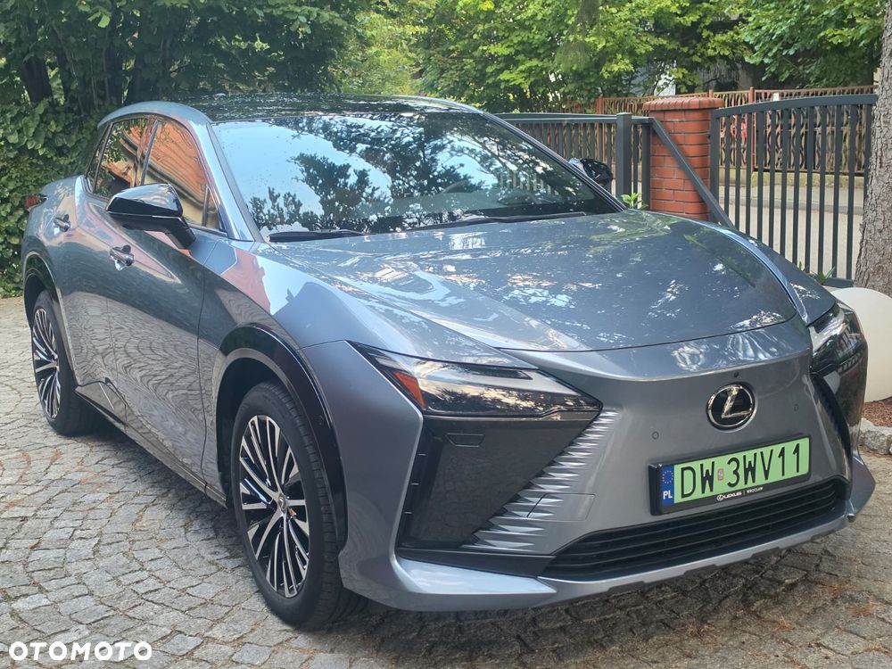 Lexus RZ - 1