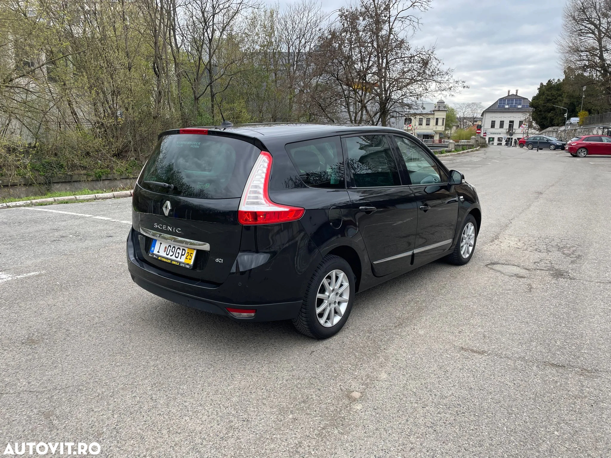Renault Grand Scenic dCi 130 FAP Start & Stop Bose Edition - 4