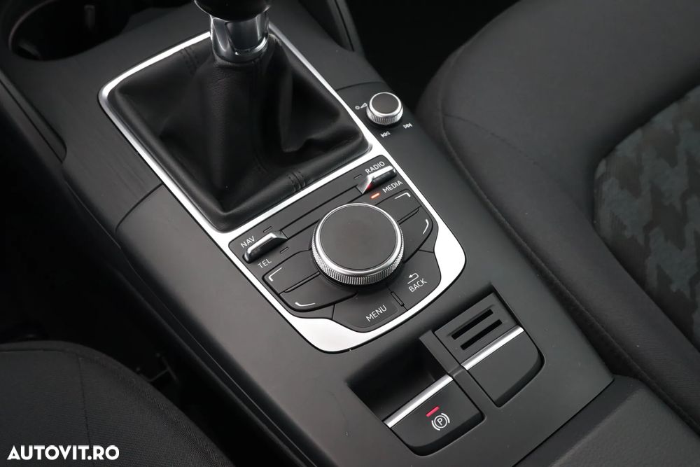 Audi A3 1.6 TDI ack (clean diesel) S line Sportpaket - 25