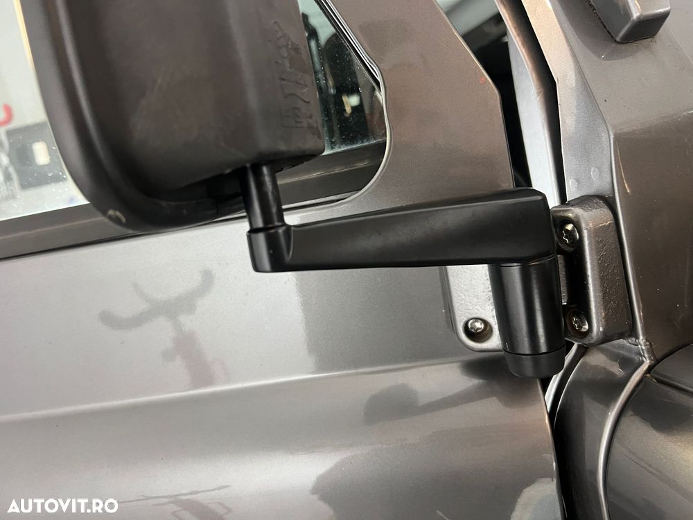 Land Rover Defender 110 2.4I SE - 19