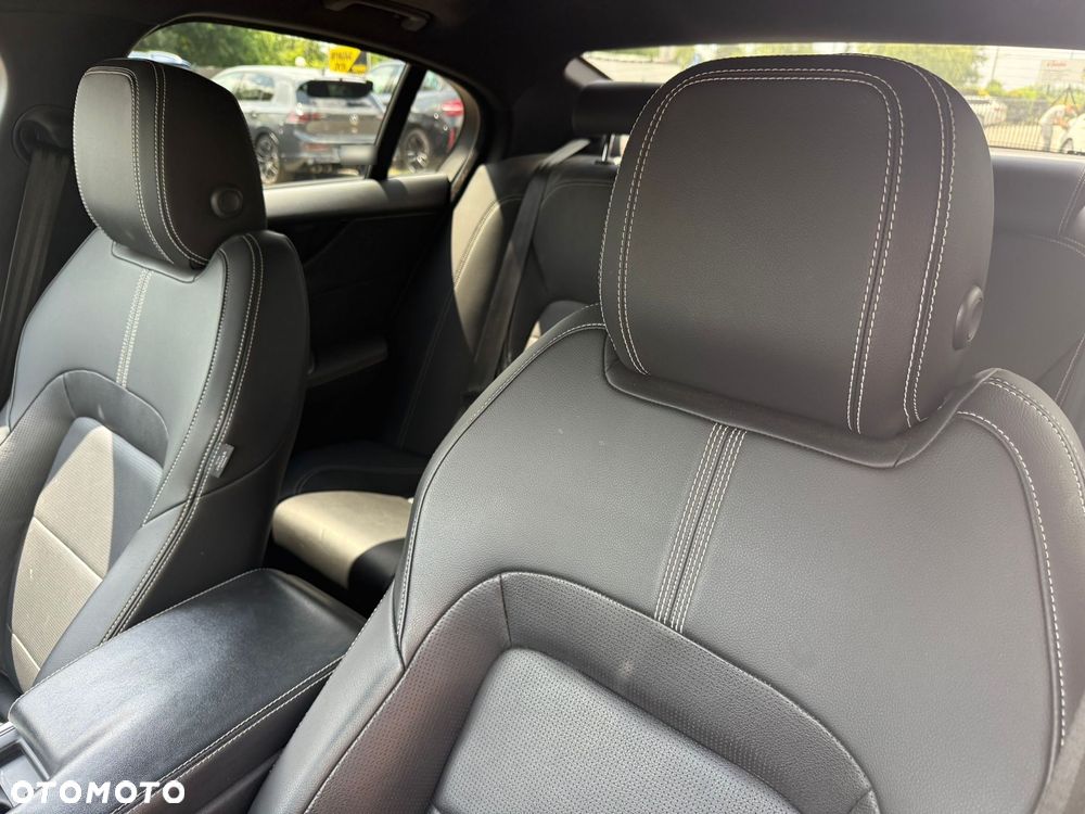 Jaguar XE 2.0 D200 mHEV R-Dynamic S - 27