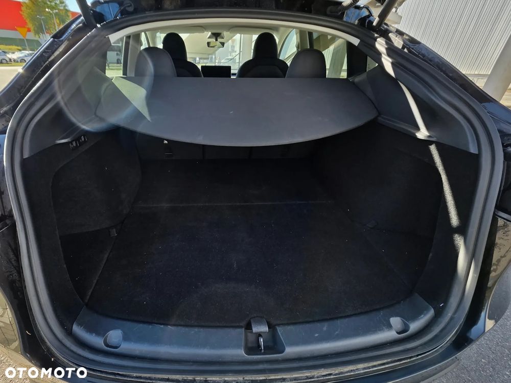 Tesla Model Y - 13