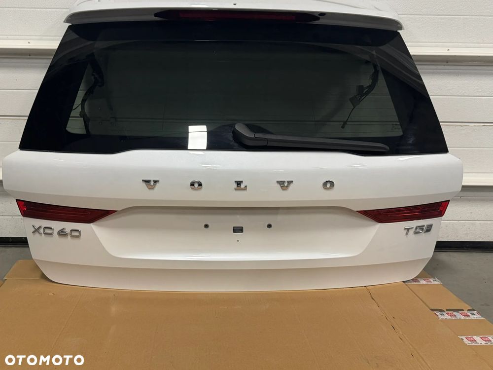 VOLVO XC60 II KLAPA TYLNA KOMPLETNA 707
