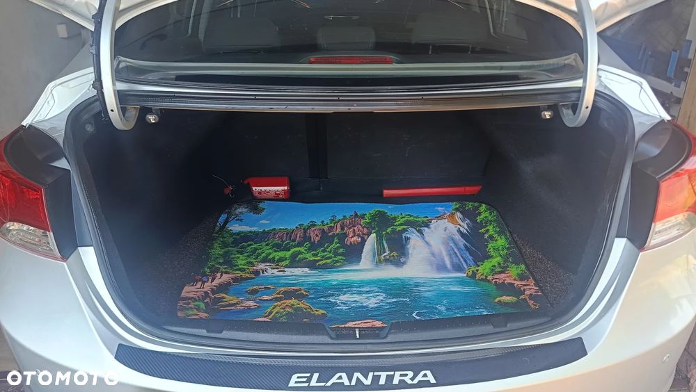 Hyundai Elantra 1.6 Comfort - 23