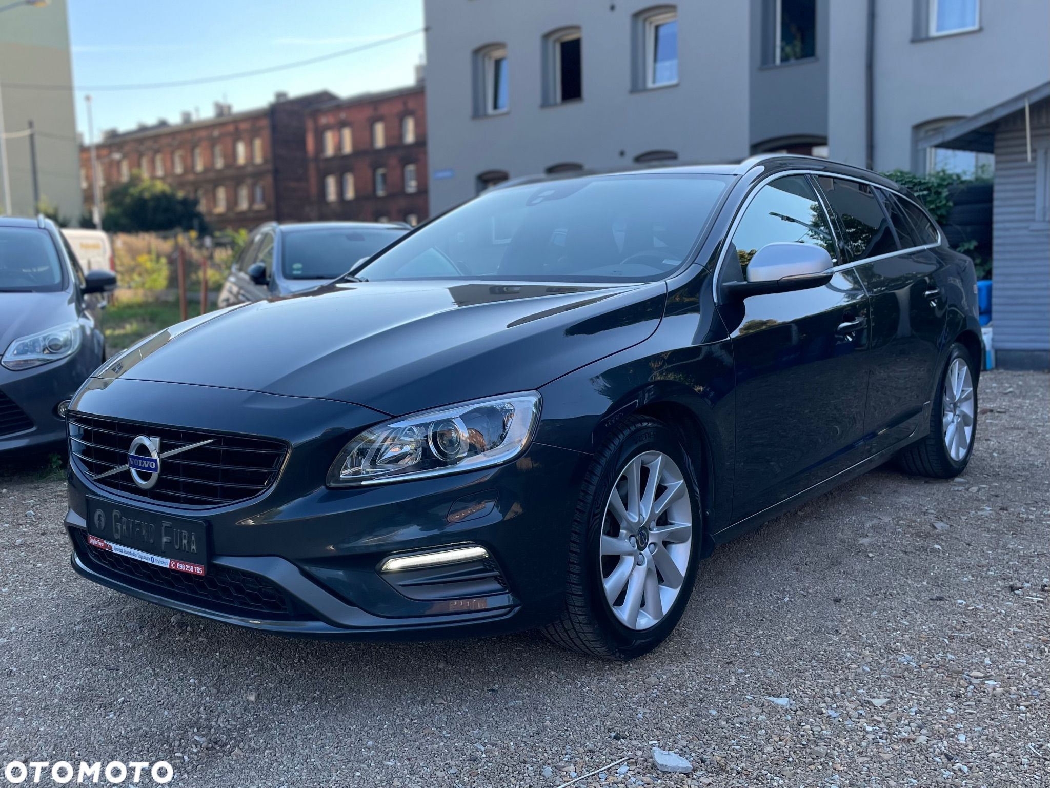 Volvo V60 D3 AWD R-Design - 1