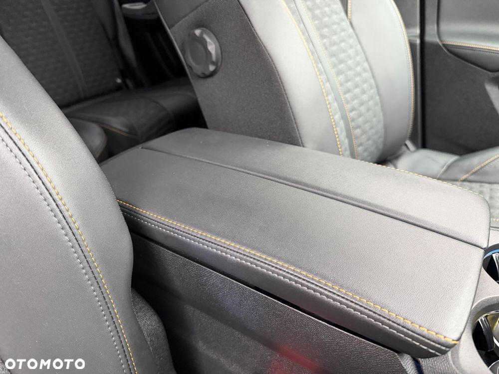 Peugeot 5008 1.5 BlueHDi Road Trip S&S - 23