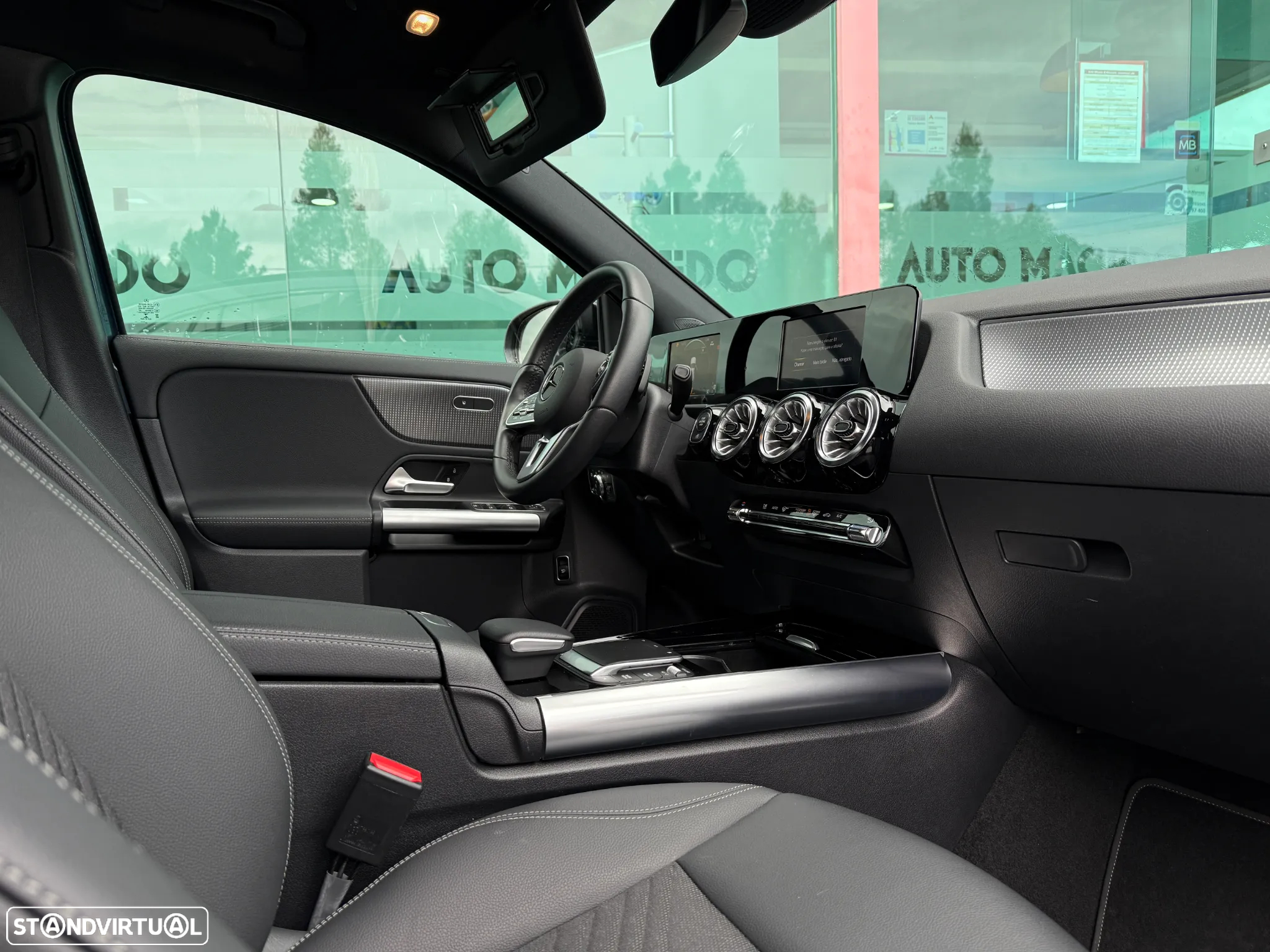 Mercedes-Benz GLA 180 7G-DCT Progressive - 10