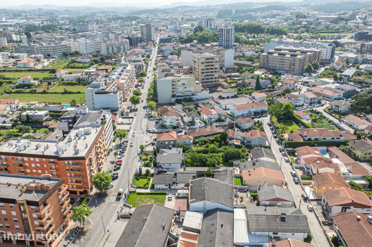 Moradia T5 4 frentes no Centro da Trofa - Grande imagem: 4/18