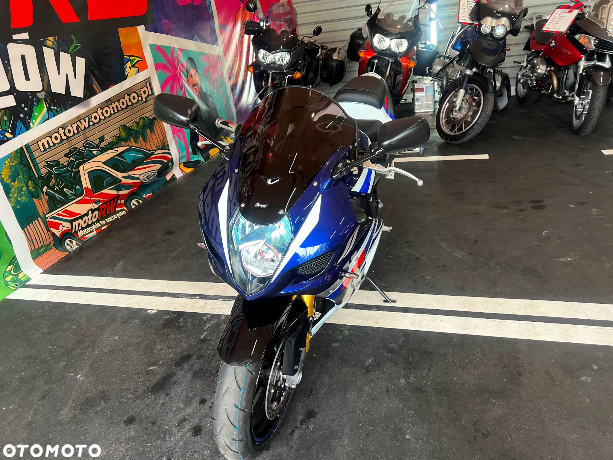 Suzuki GSX-R - 25