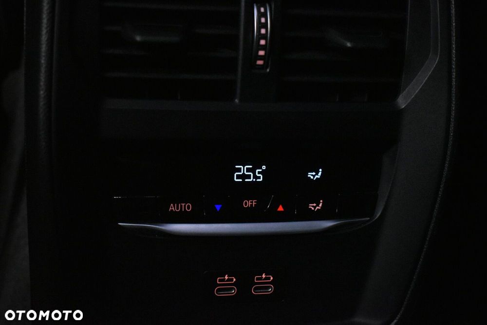 BMW Seria 3 330i xDrive M Sport sport - 23