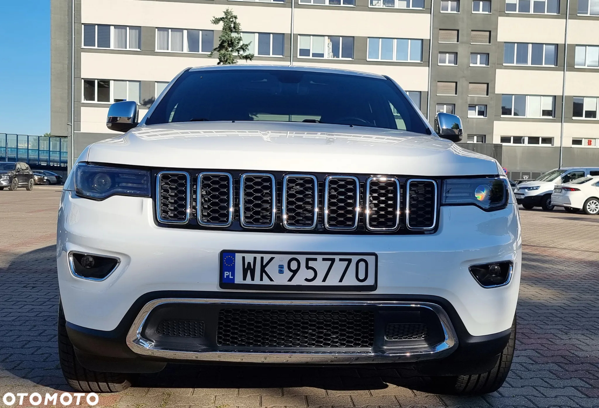 Jeep Grand Cherokee - 11