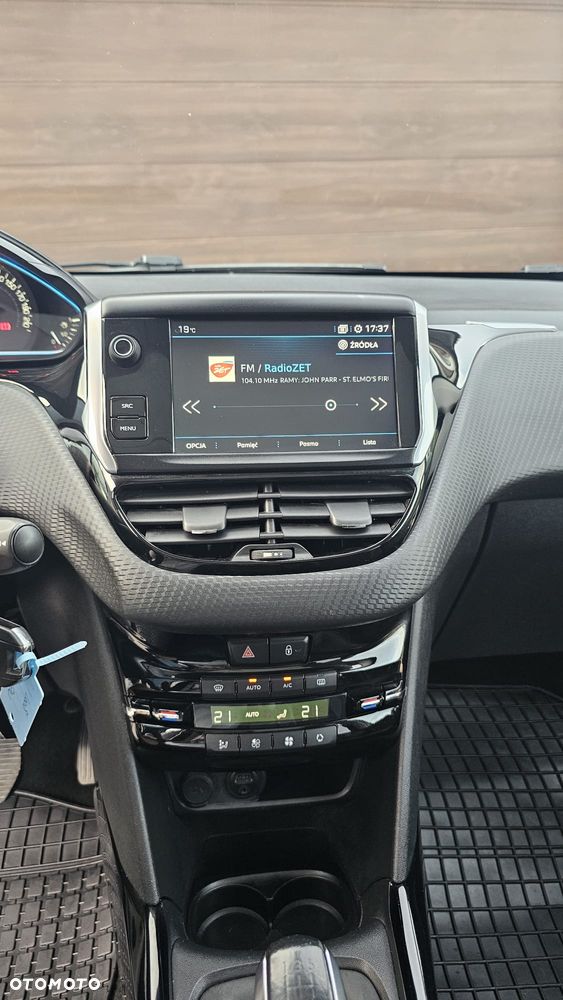 Peugeot 2008 1.2 Pure Tech GPF Allure S&S - 15