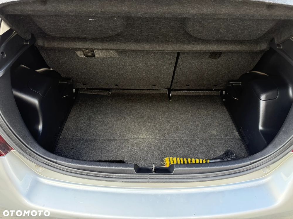 Toyota Yaris 1.33 Premium EU6 - 12