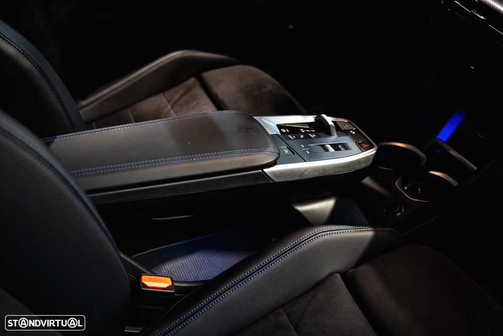 BMW iX2 eDrive20 Pack Desportivo M - 18