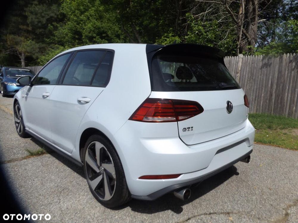Volkswagen Golf - 8