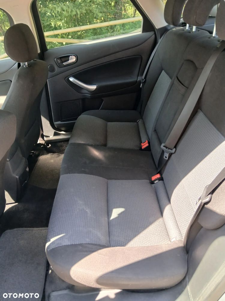Ford Mondeo 1.6 Trend - 12