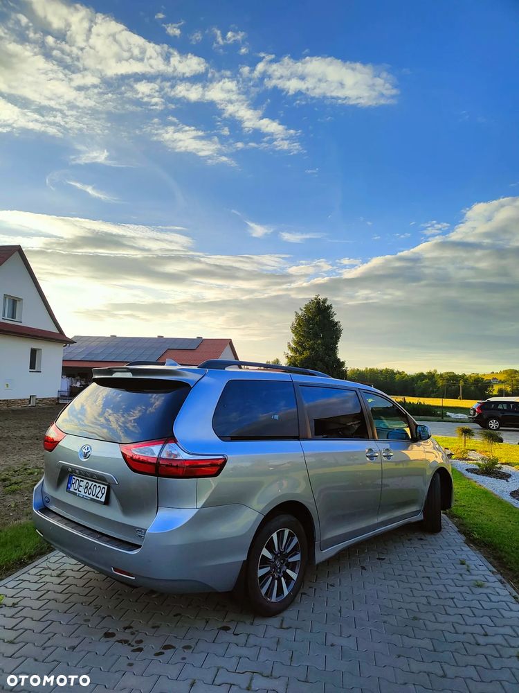 Toyota Sienna 3.5 V6 SE - 5