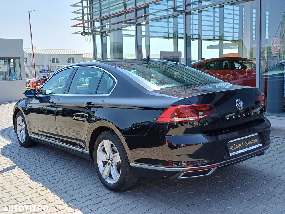 Volkswagen Passat - 4