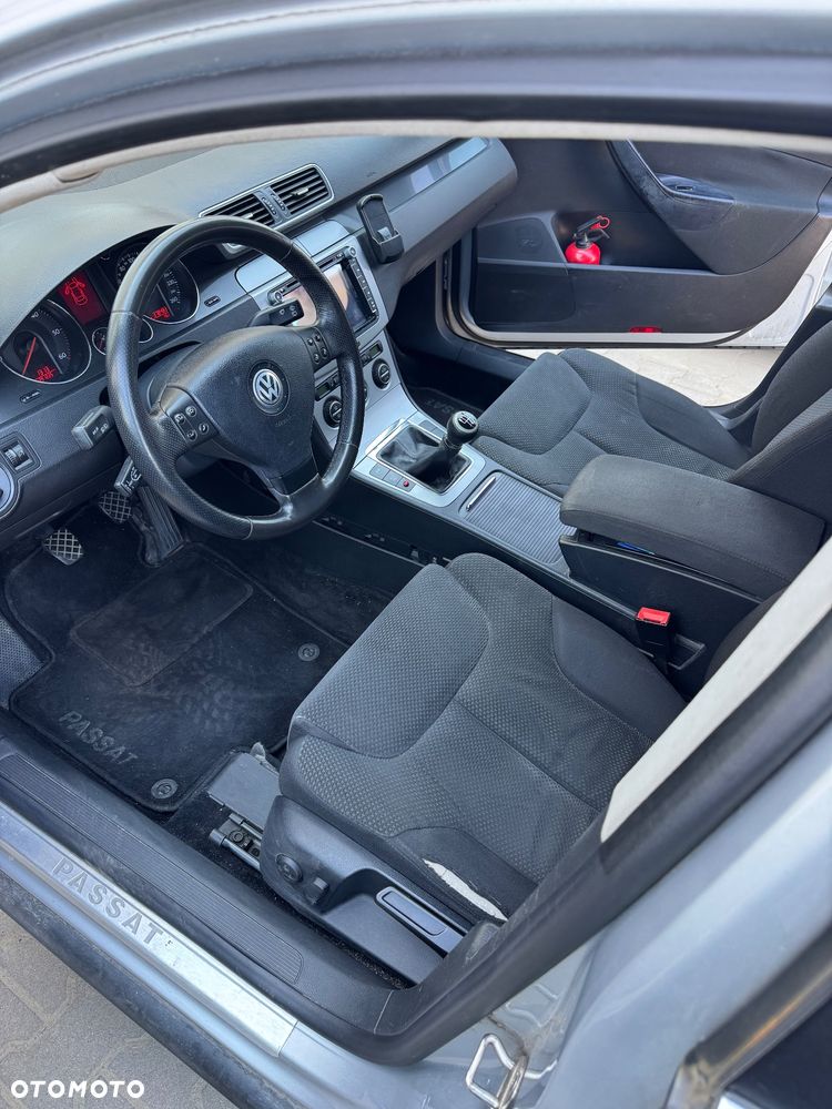 Volkswagen Passat 2.0 TDI DPF Comfortline - 24