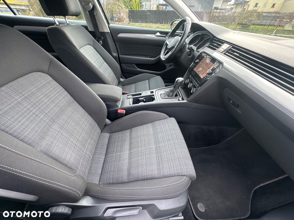 Volkswagen Passat - 10