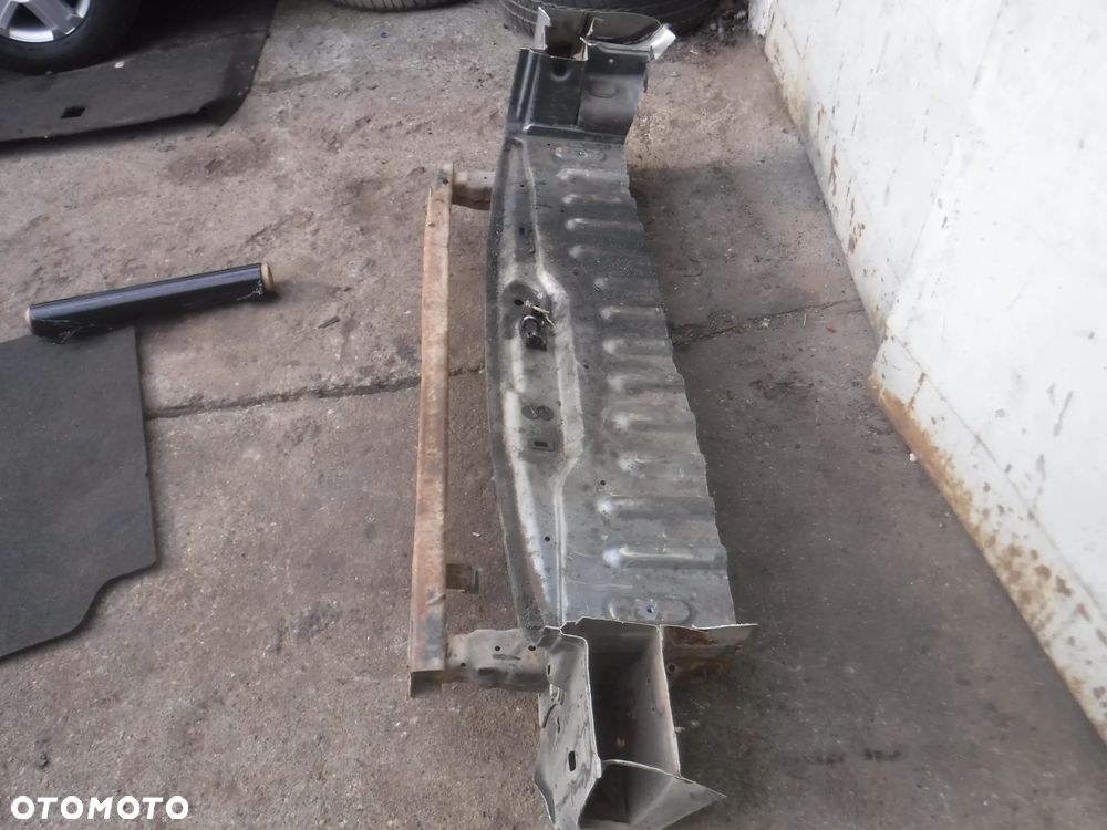 Peugeot Partner II Citroen Berlingo II  pas sciana belka tyl podloga bagaznika - 2