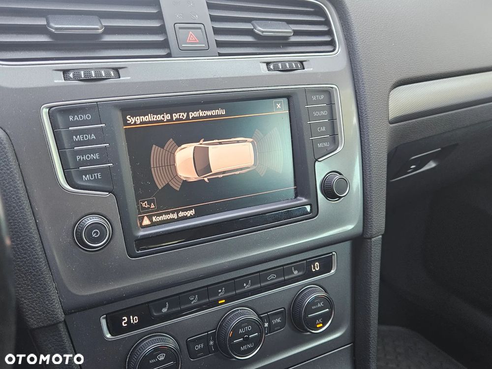 Volkswagen Golf 2.0 TDI BlueMotion Technology Lounge - 21