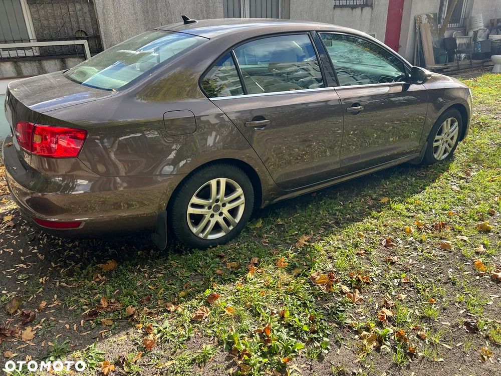 Volkswagen Jetta - 4