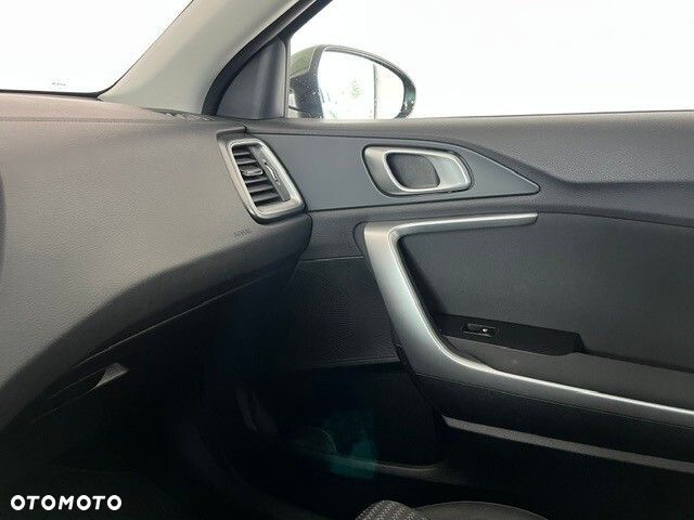 Kia Ceed 1.5 T-GDI M DCT - 32