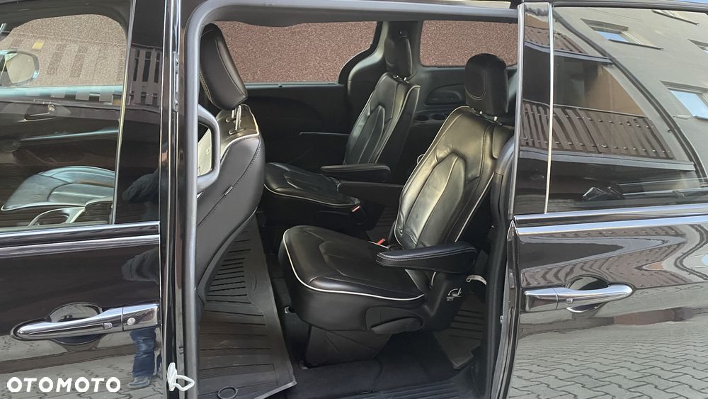 Chrysler Pacifica - 21