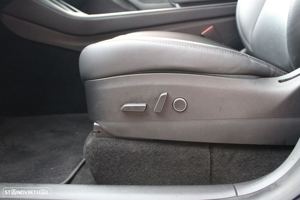 Tesla Model Y Long Range Dual Motor AWD - 18